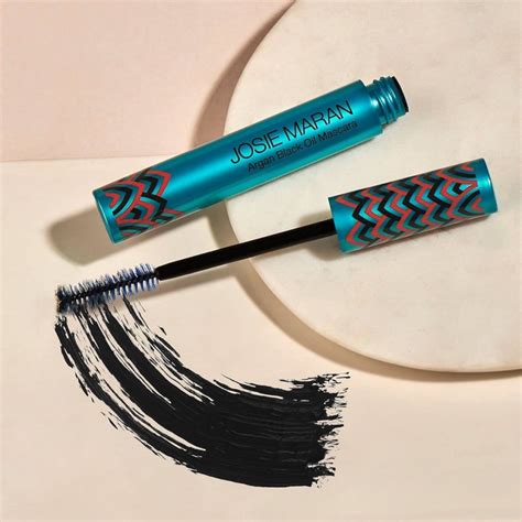 Witchy Lash Stick Feline: Making a Bold Statement with Your Eyes